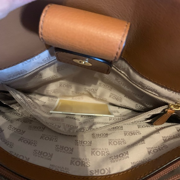 MK Purse - Picture 2 of 3